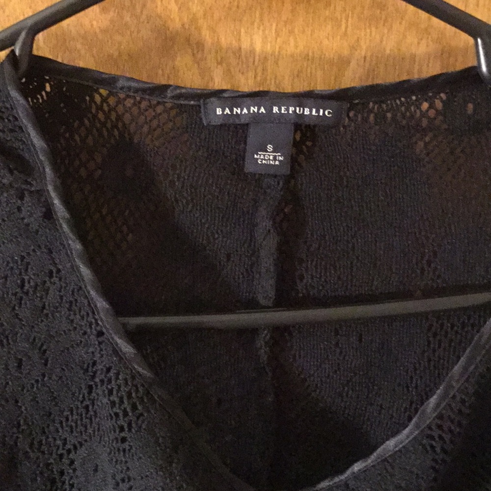 Banana republic crochet black top with sleeves